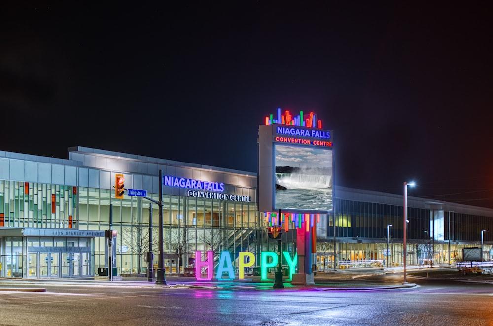 Ramada By Wyndham Niagara Falls Near The Falls Zewnętrze zdjęcie