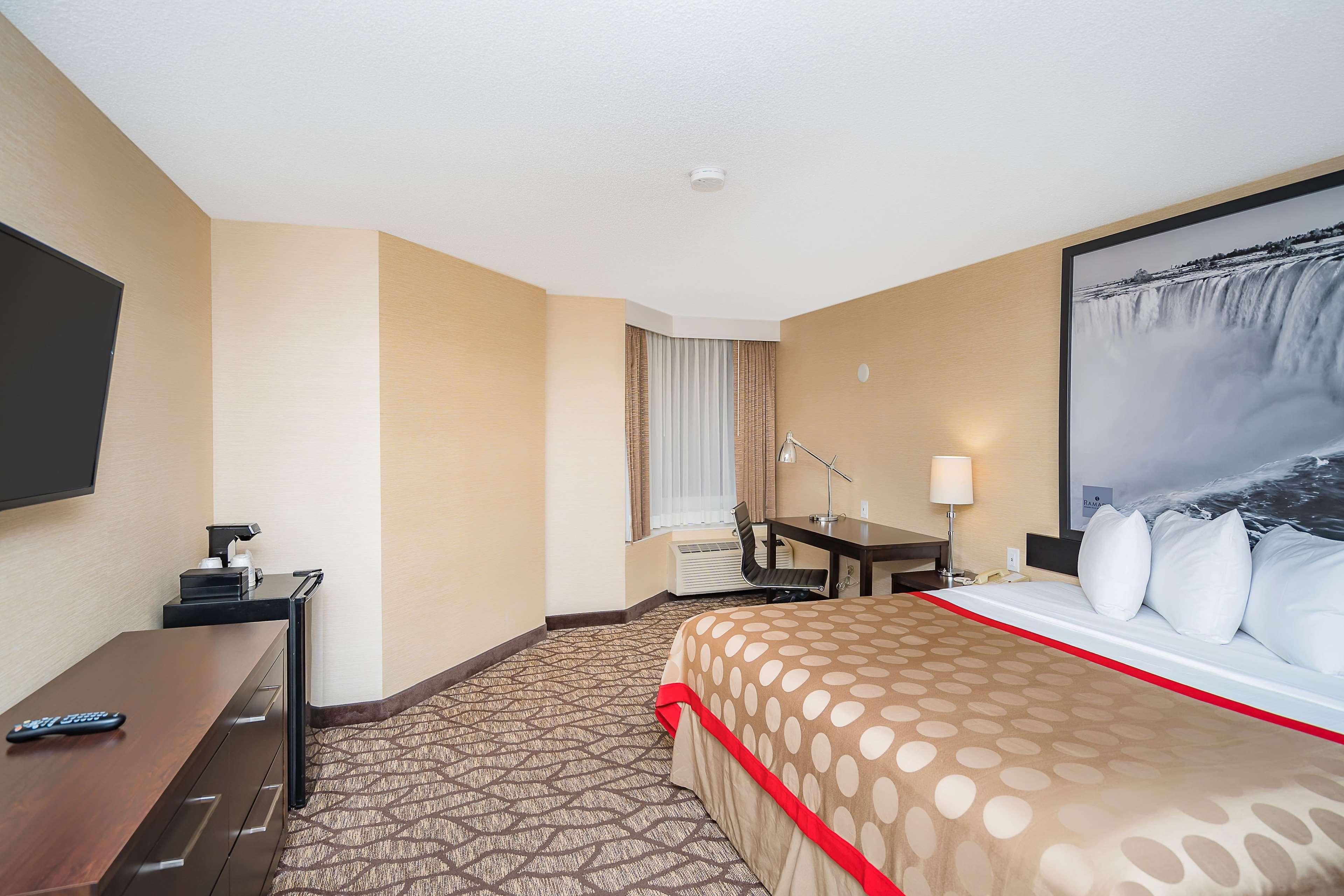 Ramada By Wyndham Niagara Falls Near The Falls Zewnętrze zdjęcie
