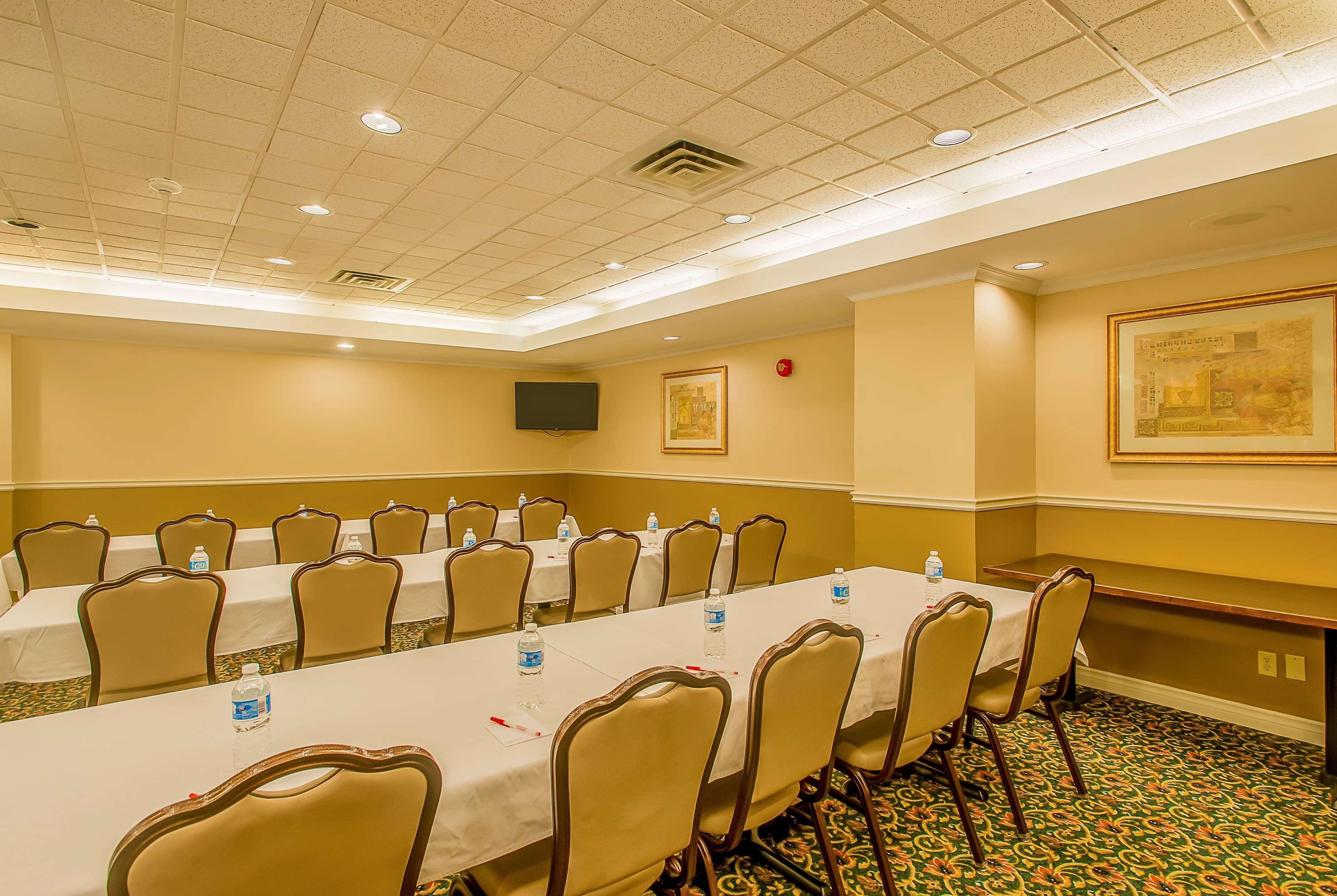 Ramada By Wyndham Niagara Falls Near The Falls Zewnętrze zdjęcie