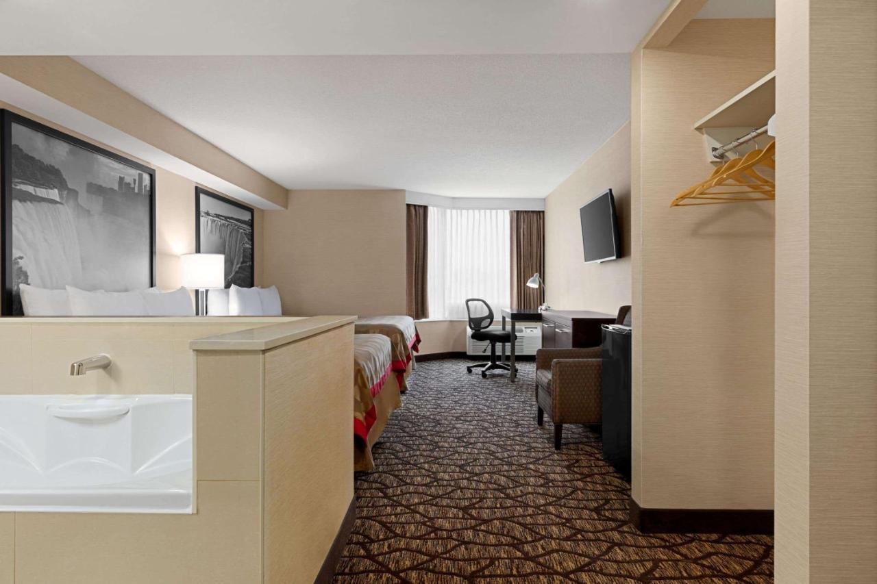 Ramada By Wyndham Niagara Falls Near The Falls Zewnętrze zdjęcie