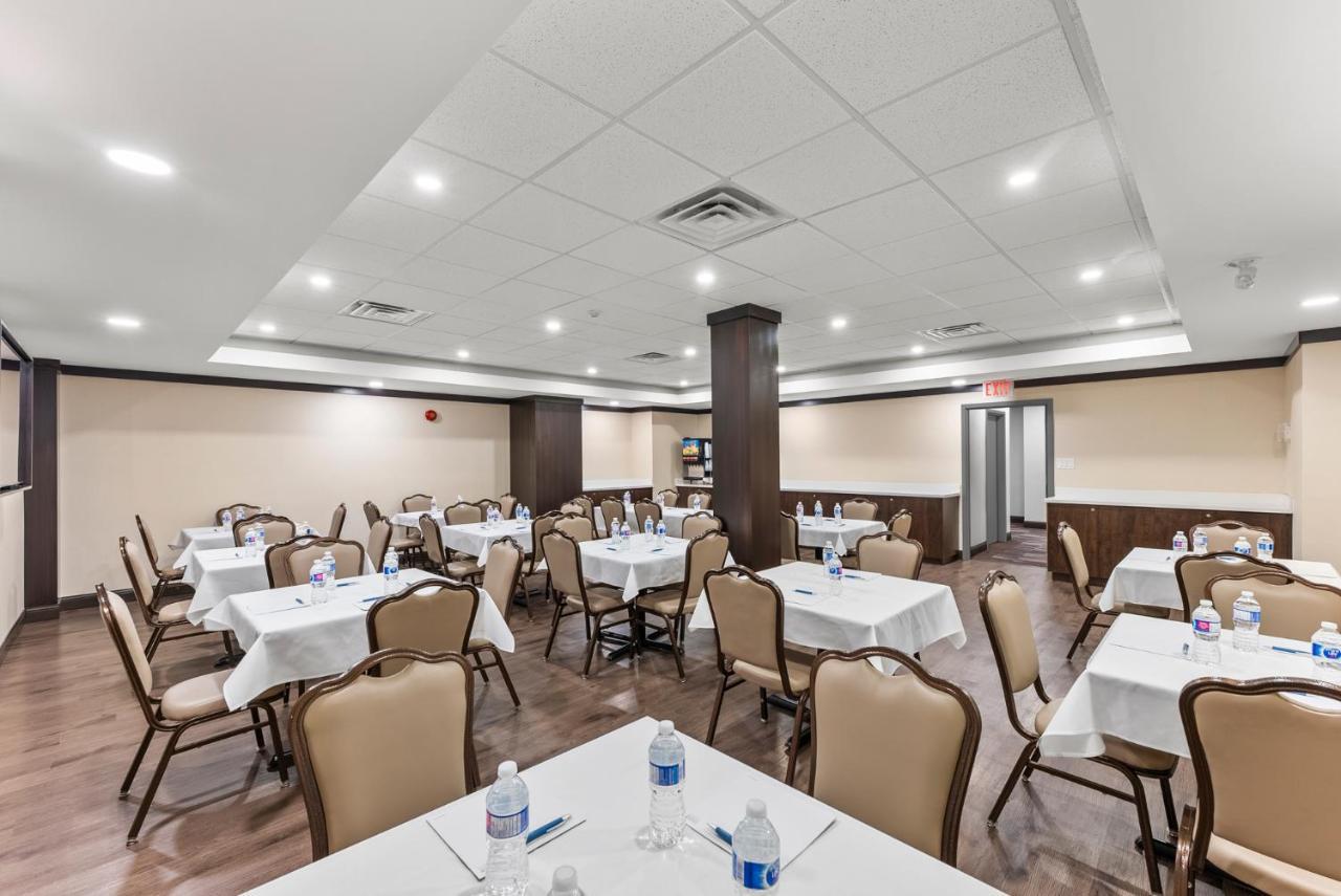 Ramada By Wyndham Niagara Falls Near The Falls Zewnętrze zdjęcie
