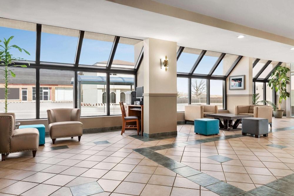 Ramada By Wyndham Niagara Falls Near The Falls Zewnętrze zdjęcie