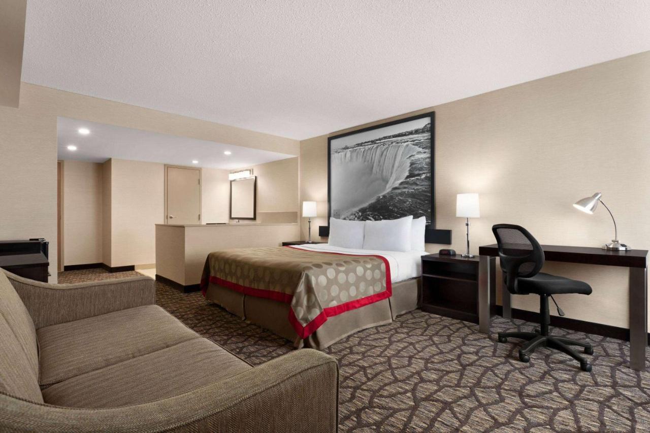 Ramada By Wyndham Niagara Falls Near The Falls Zewnętrze zdjęcie